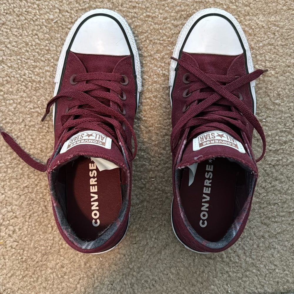 Maroon converse all star